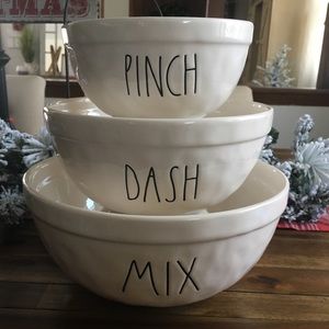 Rae Dunn mixing bowls set!